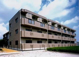 建物外観　鉄筋コンクリート造り。東ベランダ、最上階角部屋です。