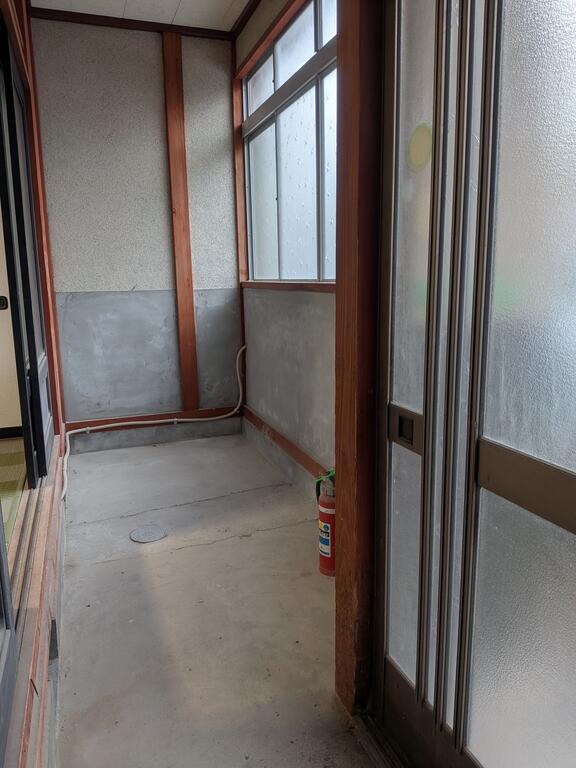 小矢部貸家の玄関写真