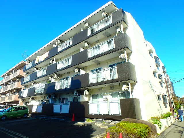 建物外観　●日当たりはご覧の通り。。。
