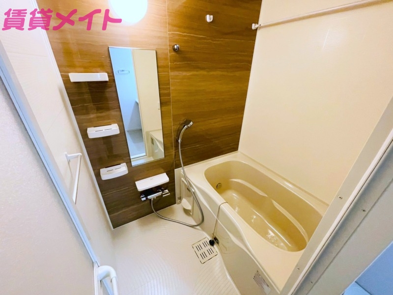 バス・シャワールーム　同型反転画像参考