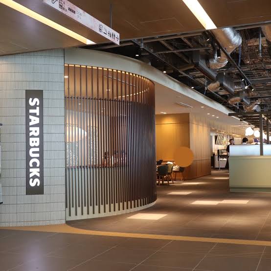 飲食店　スターバックスコーヒーニュウマン高輪店（飲食店）まで780m