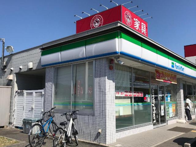 その他　ファミリーマート川西加茂六丁目店まで1 417ｍ