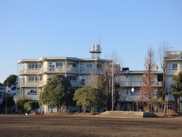 中学校　調布市立第四中学校（中学校）まで289m