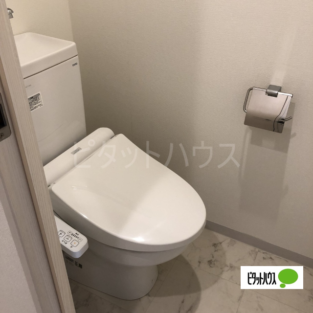 トイレ　温水洗浄便座