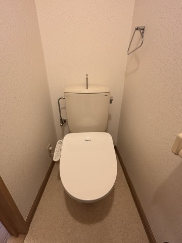都営大江戸線 西新宿五丁目駅 徒歩5分 4階建 築34年のトイレ写真