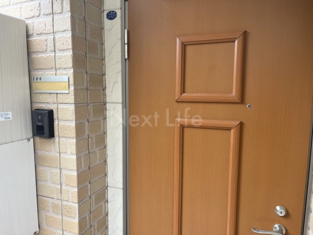 ジー・エーヒルズ三ツ沢下町の玄関写真