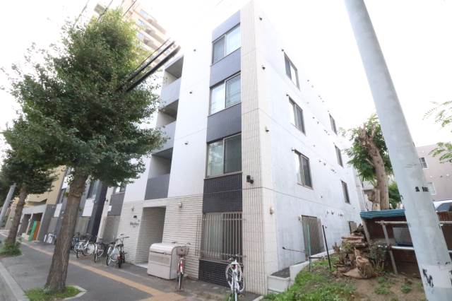 建物外観　４階建ての鉄筋コンクリート造♪