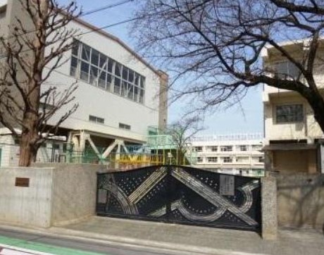 小学校　世田谷区立中丸小学校（小学校）まで513m