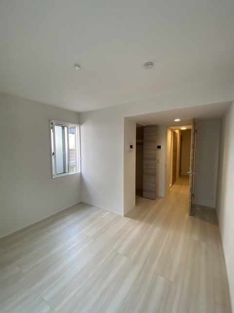 居室・リビング　人気の白ベースのお部屋です。