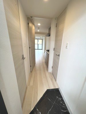 西武新宿線 新井薬師前駅 徒歩4分 5階建 築4年の玄関写真
