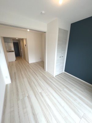 西武新宿線 新井薬師前駅 徒歩4分 5階建 築4年の居間写真