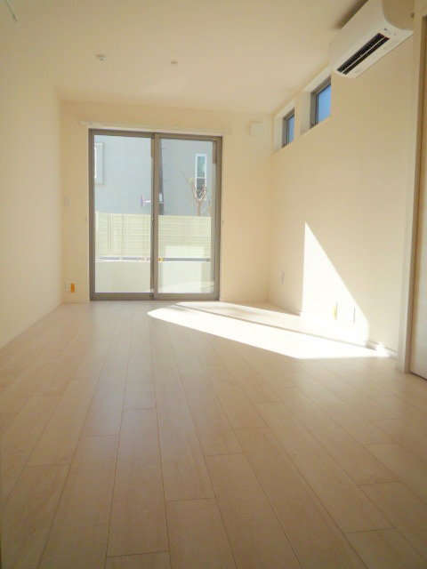 居室・リビング　★明るいフローリングの角部屋です★