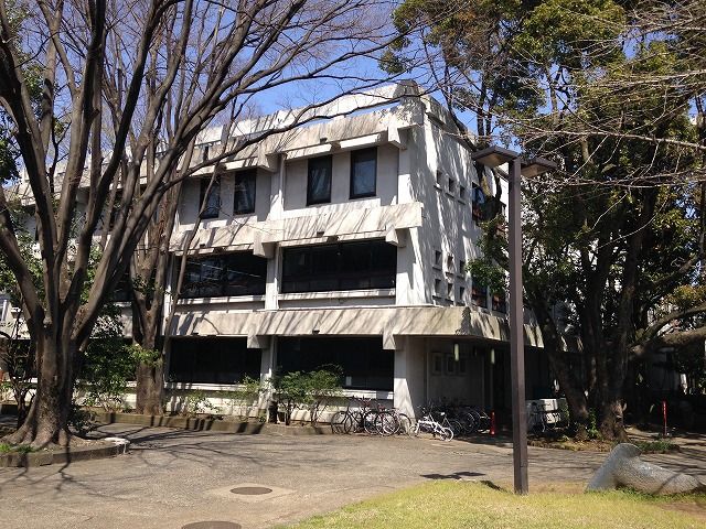 図書館　多摩美術大学上野毛図書館（図書館）まで860m