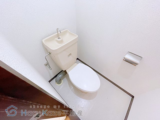 地下鉄桜通線 鶴里駅 徒歩11分 2階建 築43年のトイレ写真