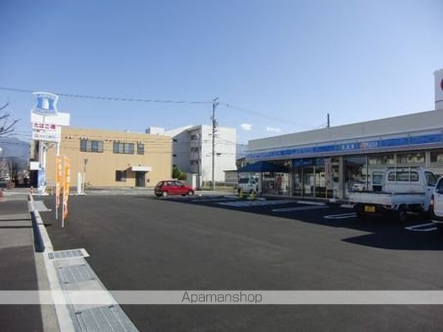 コンビニ　ローソン（コンビニ）まで108m