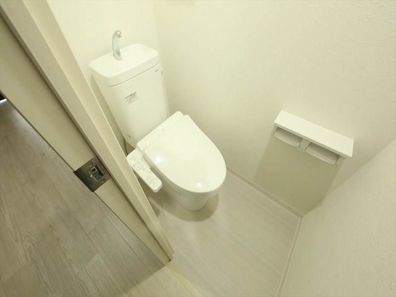 トイレ　温水洗浄暖房便座付トイレ