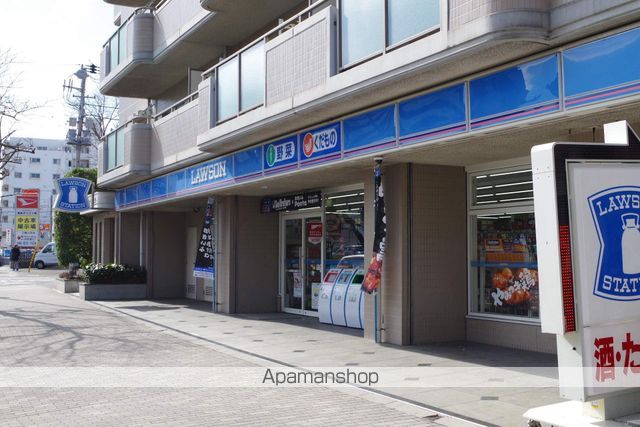 コンビニ　ローソン 横須賀日の出町三丁目（コンビニ）まで221m