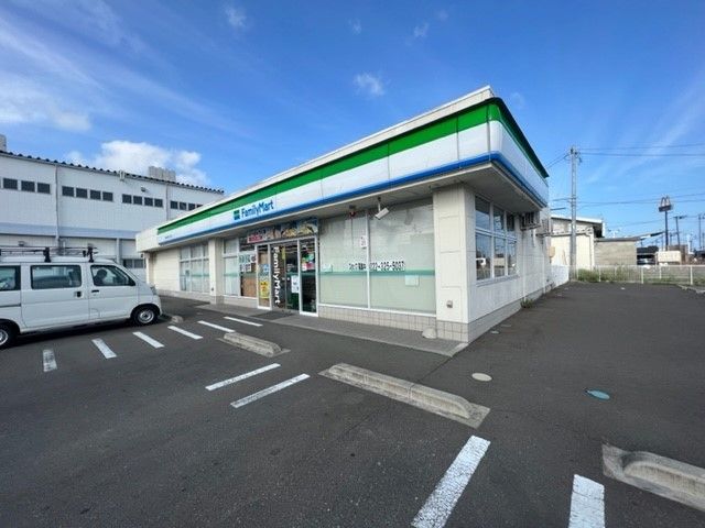 コンビニ　ファミリーマート岩沼相の原店（コンビニ）まで750m