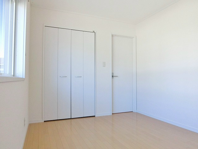 その他　白を貴重にした建具です
