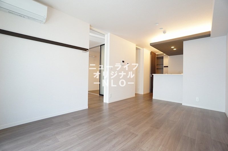 居室・リビング　12.8帖のリビング☆明るく優しい雰囲気のお部屋です
