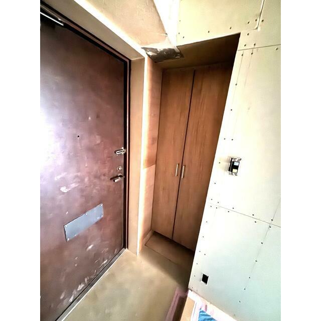 玄関　リノベーション中