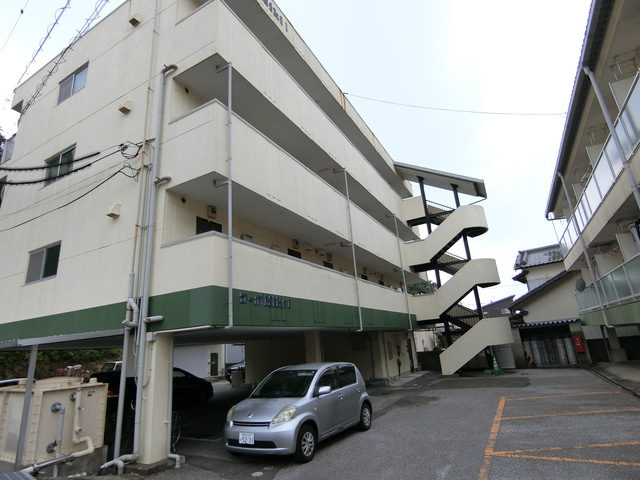 駐車場　南棟