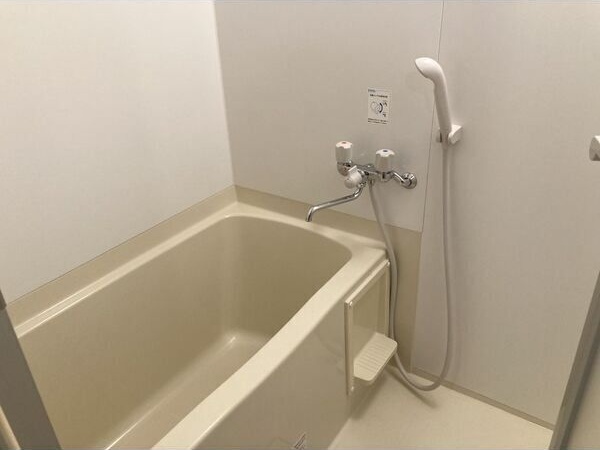 バス・シャワールーム　※写真は同じマンションの違う部屋のものになります。
