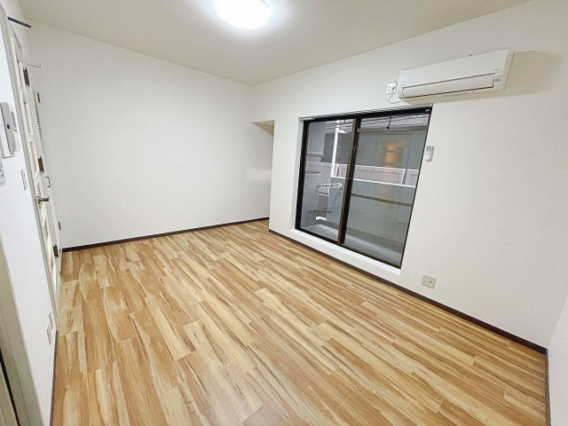 居室・リビング　スッキリとした洋室のお部屋です