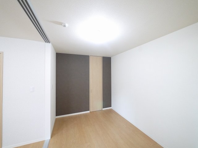 その他部屋・スペース　開放的な寝室です