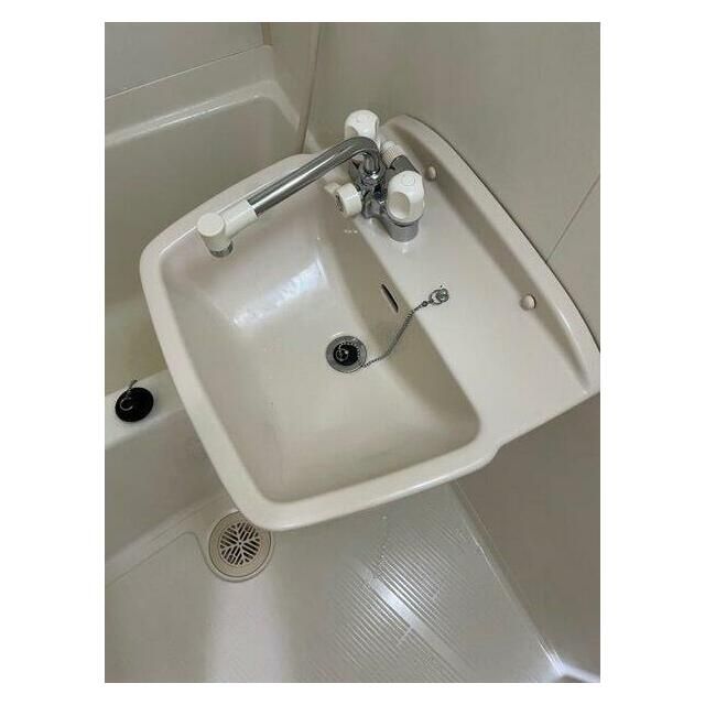 洗面設備　※他号室写真使用（反転）