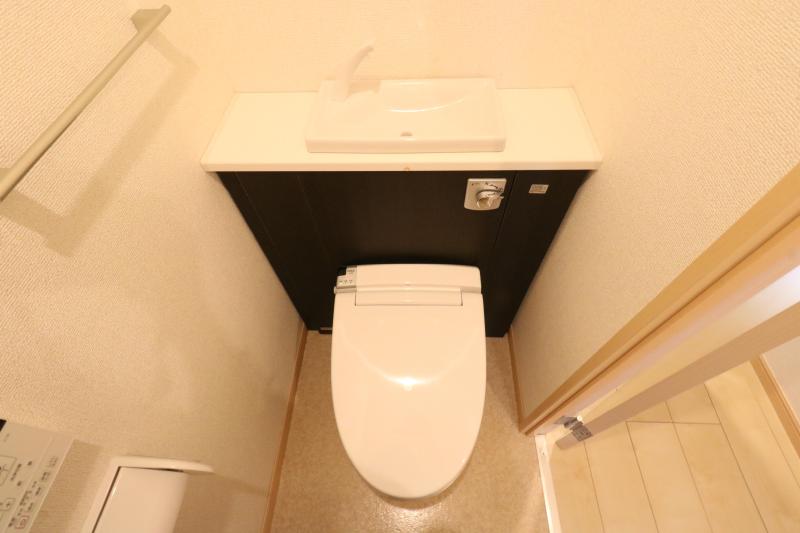東武伊勢崎線 春日部駅 徒歩10分 10階建 築14年のトイレ写真
