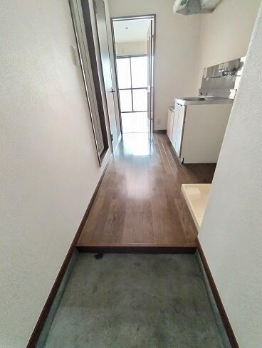 東武伊勢崎線 草加駅 徒歩7分 3階建 築27年の玄関写真