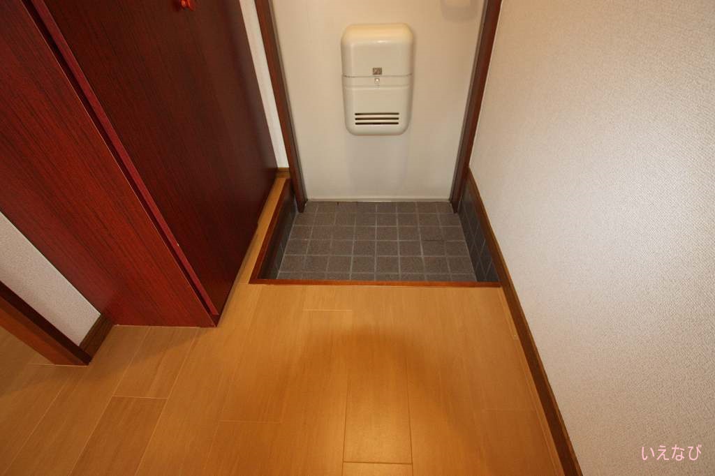 ＪＲ福塩線 横尾駅 徒歩20分 2階建 築34年の玄関写真
