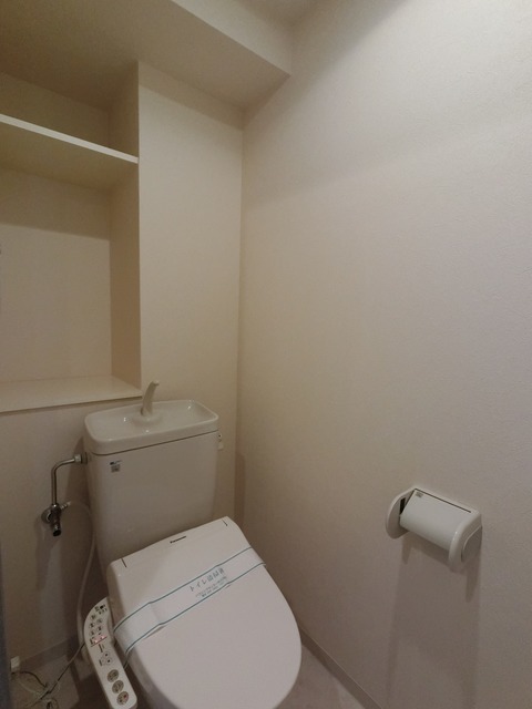 トイレ　★トイレにも収納棚あります★