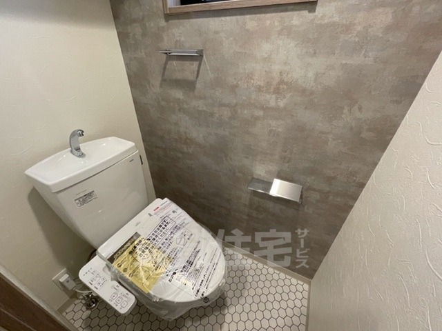 地下鉄千日前線 阿波座駅 徒歩8分 13階建 築4年のトイレ写真