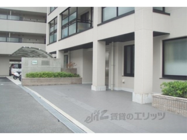 エントランス　正面入口
