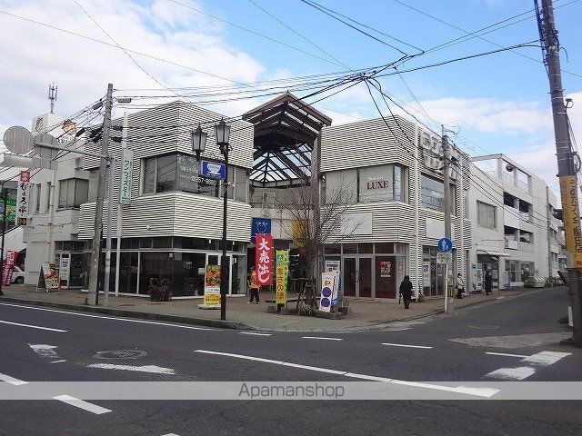 コンビニ　ファミリーマート脇田電停前店（コンビニ）まで350m