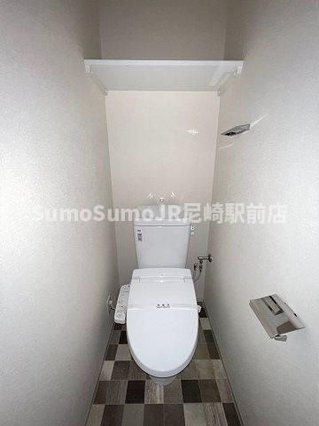 トイレ　落ち着いた色調のトイレです
