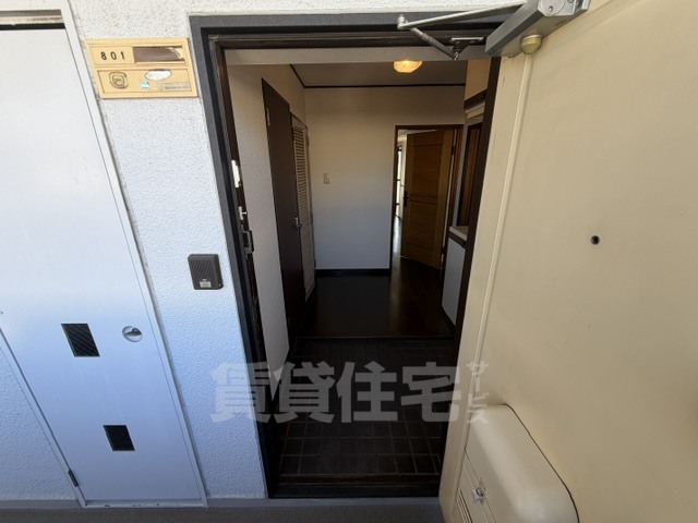 ルミエール市岡の玄関写真