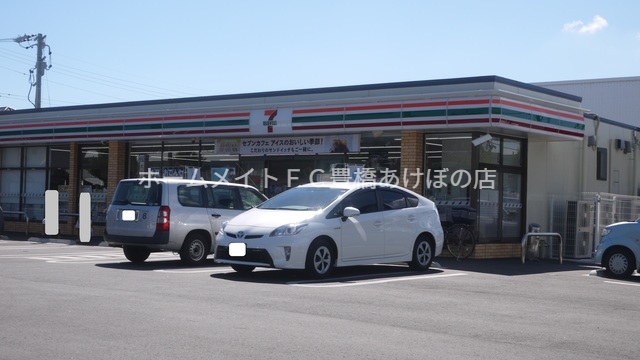 コンビニ　セブンイレブン豊橋中岩田2丁目店（コンビニ）まで694m
