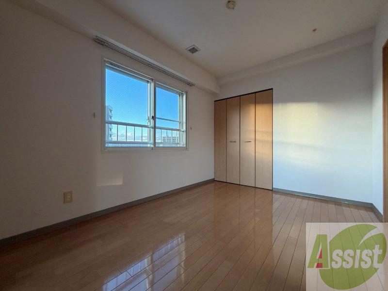 その他部屋・スペース　こちらのお部屋は光が差し込む、温かみのあるお部屋です。