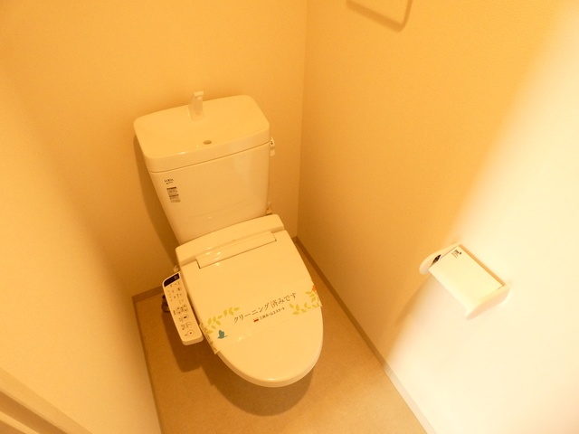 地下鉄東山線 本陣駅 徒歩10分 4階建 築11年のトイレ写真