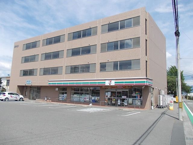 コンビニ　セブンイレブン　伊那狐島店（コンビニ）まで450m