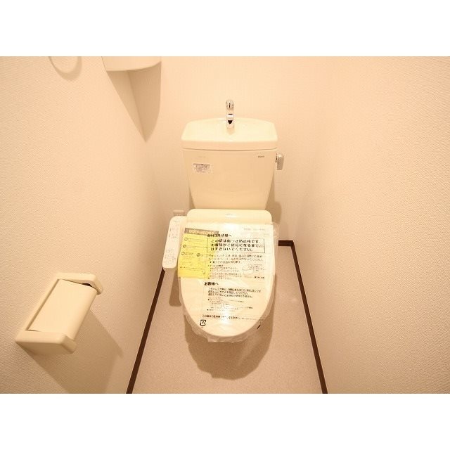 多摩都市モノレール 大塚・帝京大学駅 徒歩17分 2階建 築7年のトイレ写真