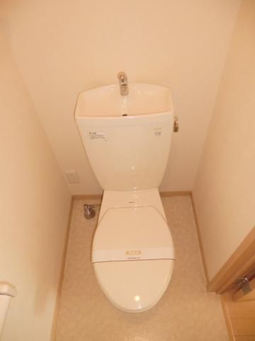 トイレ　清潔感のあるトイレルーム