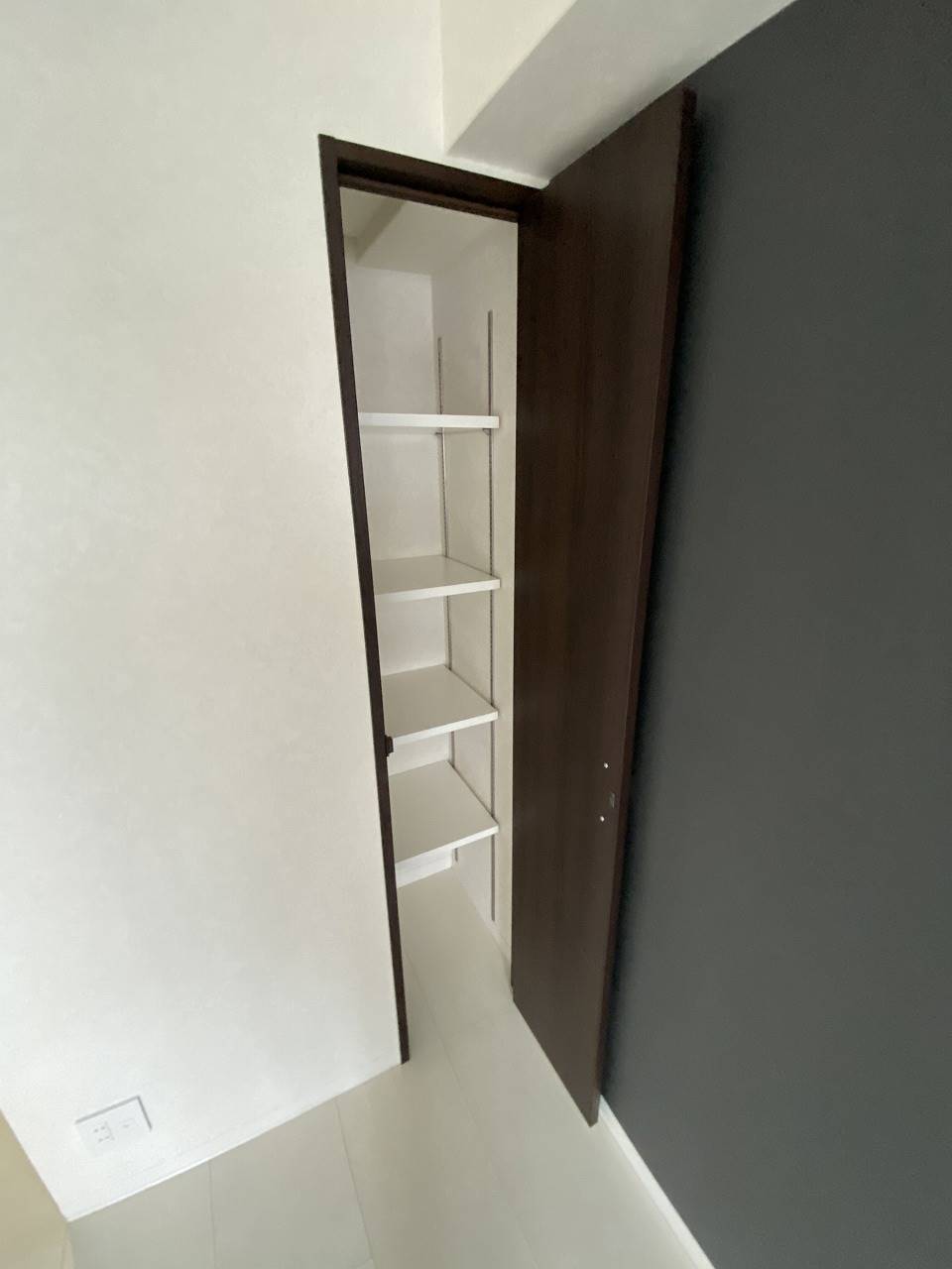 その他　洋室には収納が２ヶ所有ります♪