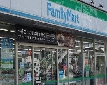 コンビニ　ファミリーマート（コンビニ）まで660m