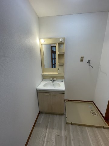 洗面設備　使いやすい独立洗面台です