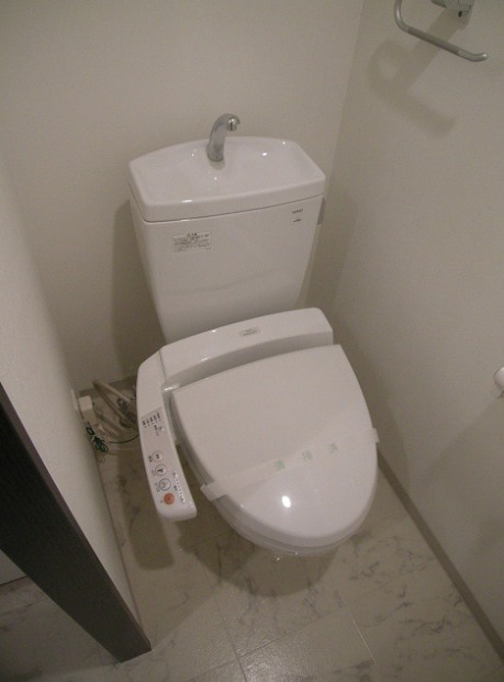 京阪中之島線 なにわ橋駅 徒歩6分 11階建 築20年のトイレ写真