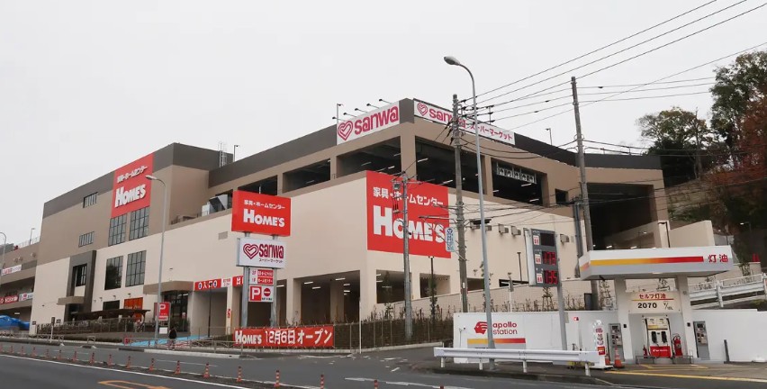 ホームセンター　島忠ホームズ横浜鶴見店（ホームセンター）まで232m